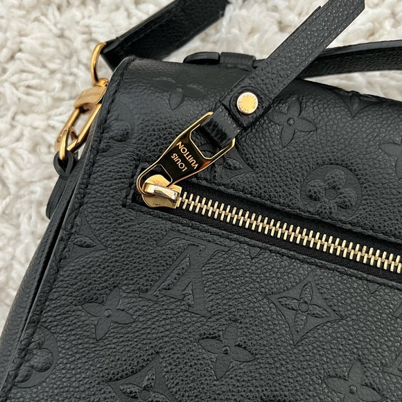 LOUIS VUITTON
Empreinte Pochette Metis Black - Picture 5 of 14